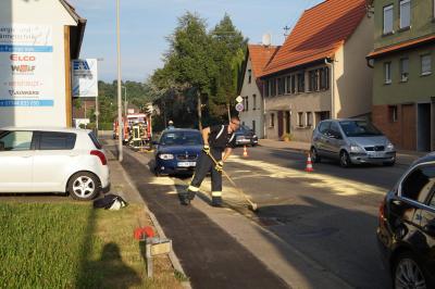 Verkehrsunfall in Affalterbach - PKW reisst sich den Oeltank nach einer Kollission auf